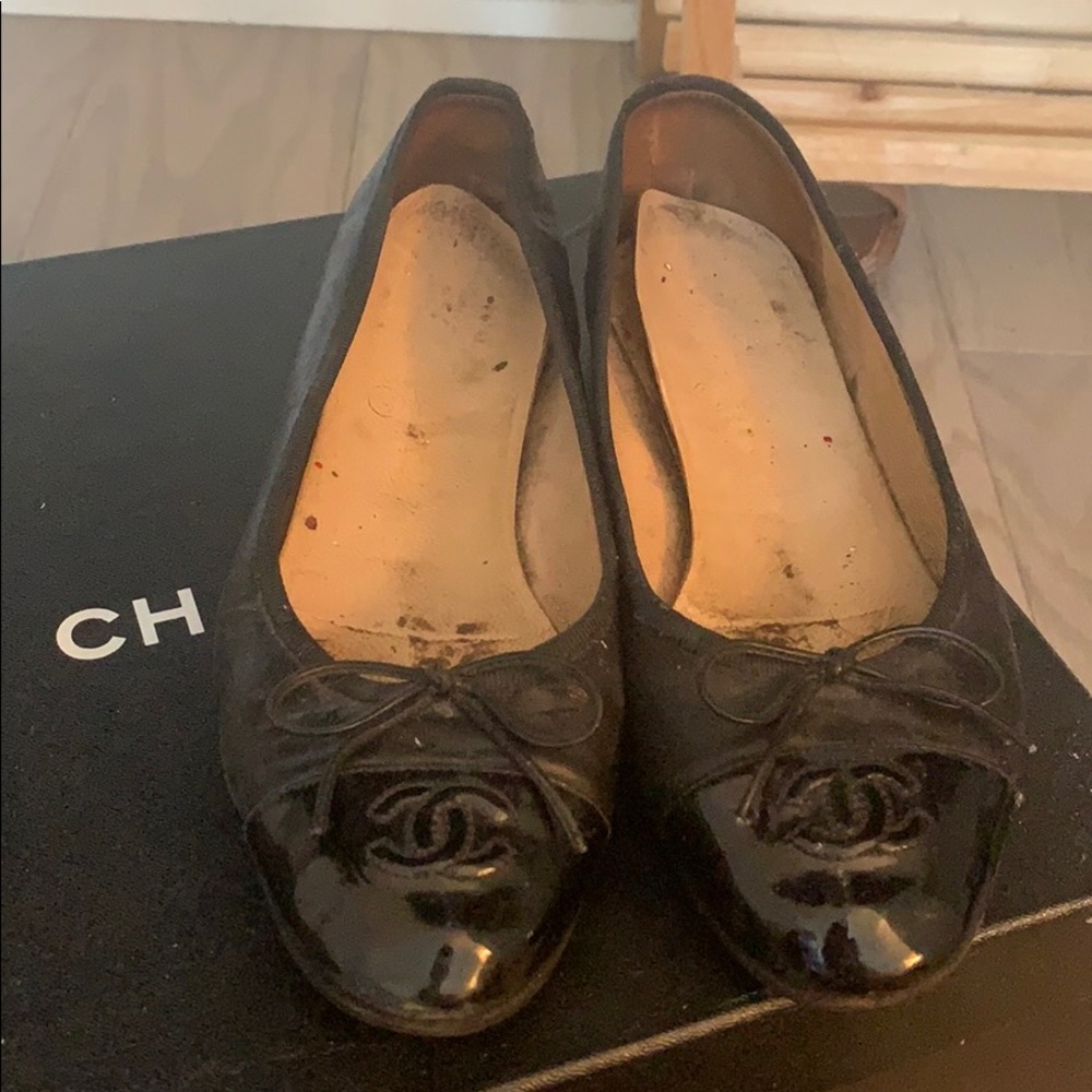 Chanel Black Flats! Size: 37.5 - used - Picture 3 of 6
